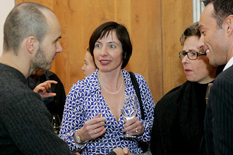 Tom Felber (r.), Nicole Malmedé (2nd from r.) talking